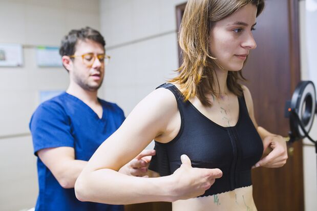 Konpresio arropak janztea azido hialuronikoarekin bularra handitu ondoren